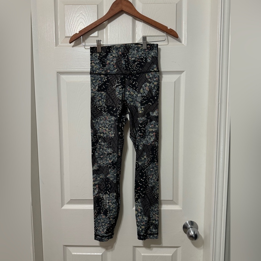 Lululemon wunder under hi rise 7/8 tight size. 4 euc